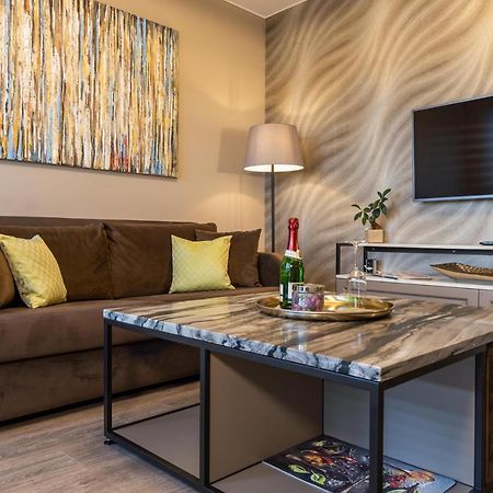 Deluxe Apartment Mit Tiefgarage In Naehe Messe-Bmw-Porsche-Dhl-Flughafen-Flugzeugwerk Der Deutsche Aircraft Leipzig Luaran gambar