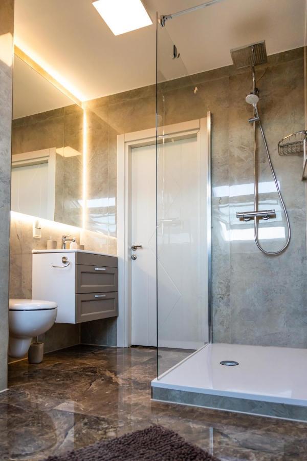 Deluxe Apartment Mit Tiefgarage In Naehe Messe-Bmw-Porsche-Dhl-Flughafen-Flugzeugwerk Der Deutsche Aircraft Leipzig Luaran gambar